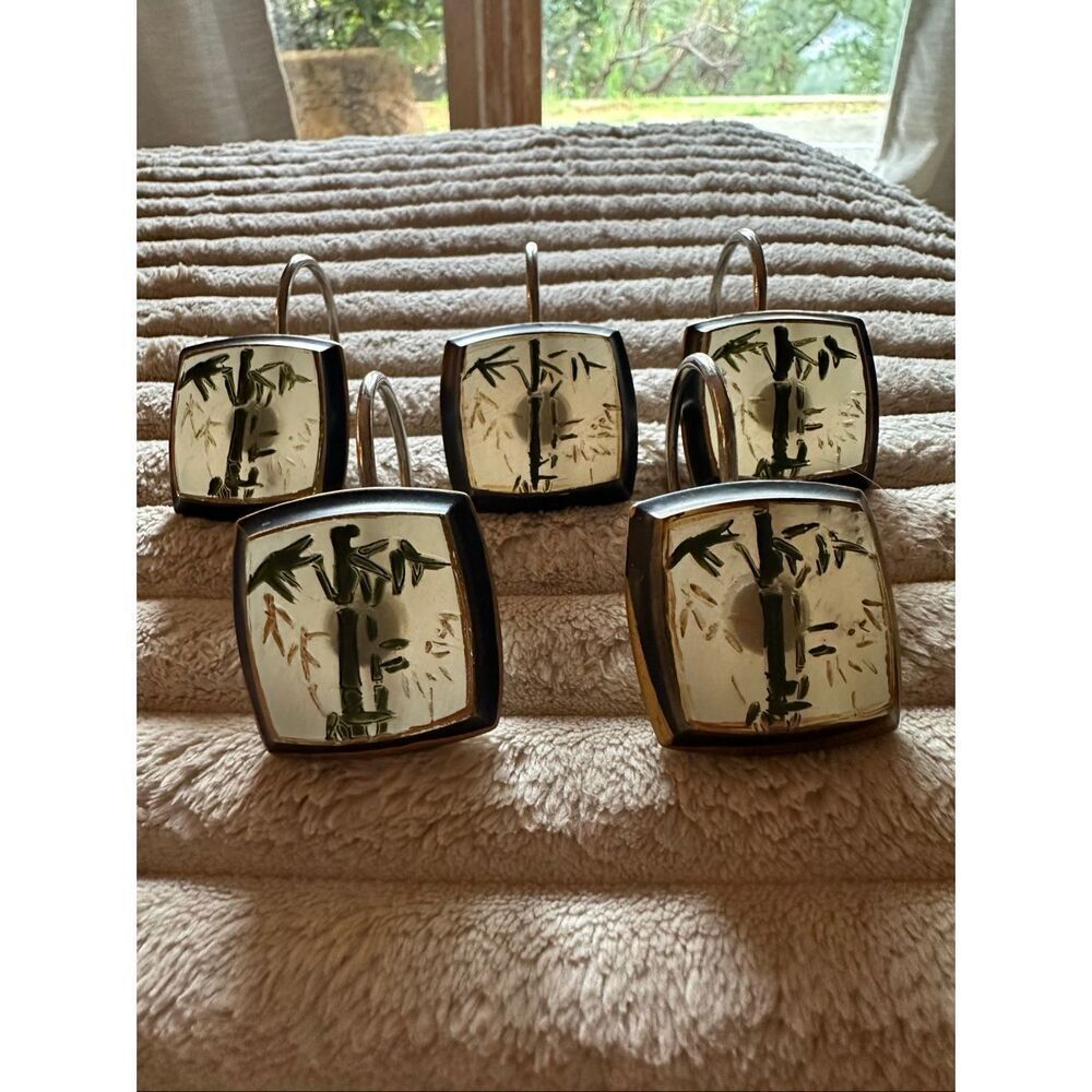 Bamboo motif curtain hooks